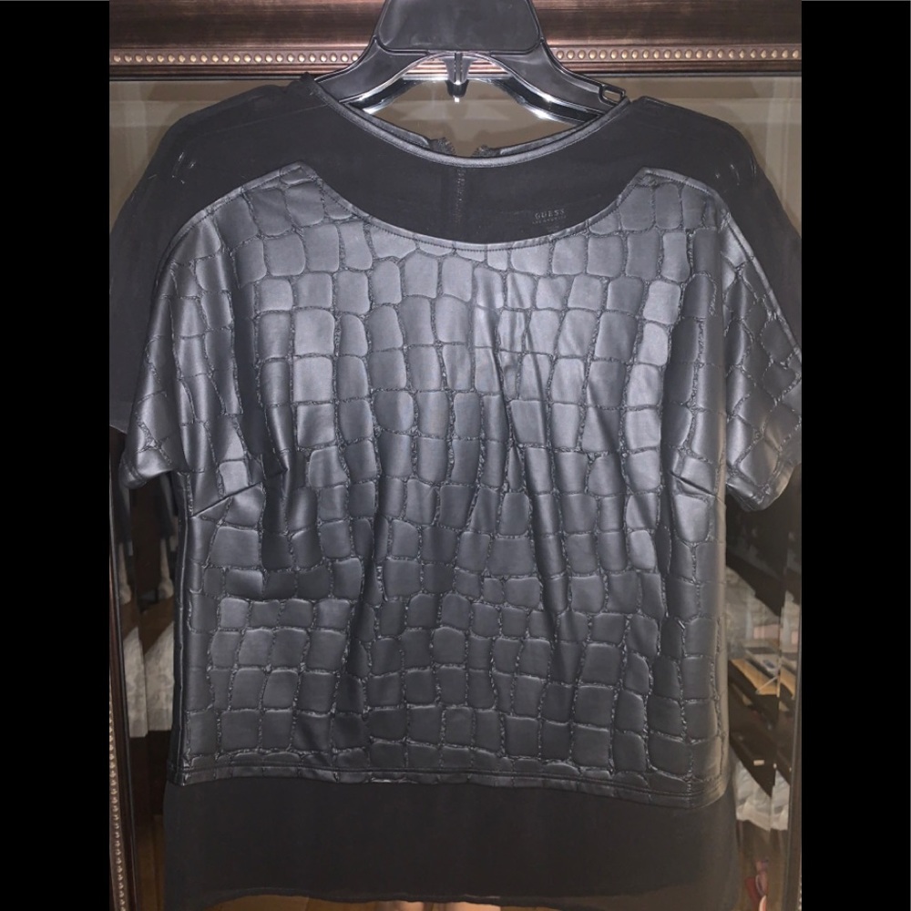 Guess top (Size S)